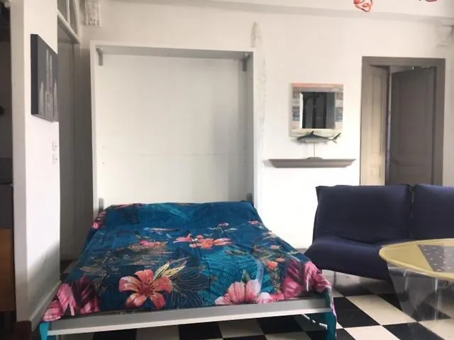 Maison Julien 3 멍똥 0*,  프랑스