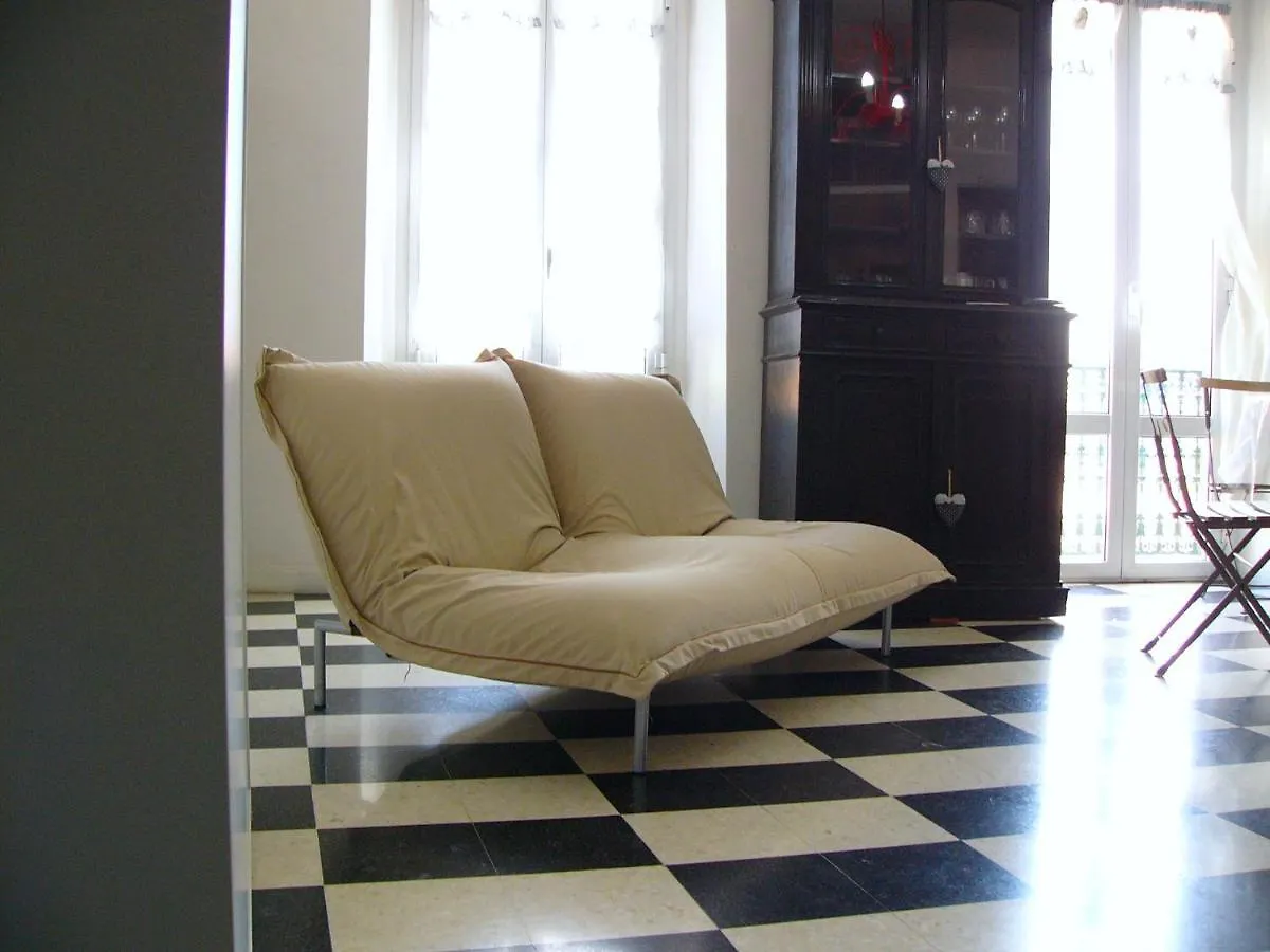 Maison Julien 3 멍똥